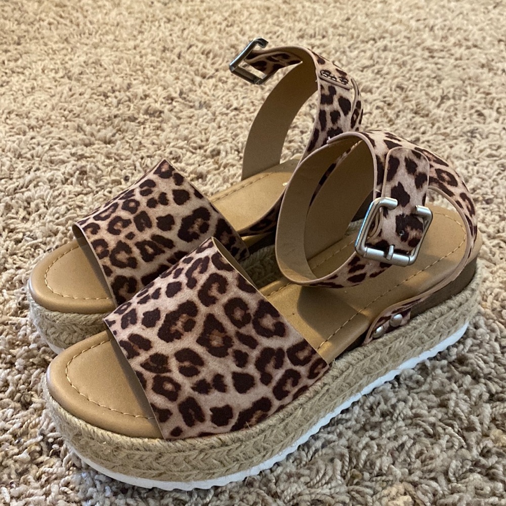 Brand new, cheetah, print sandal with ankle strap